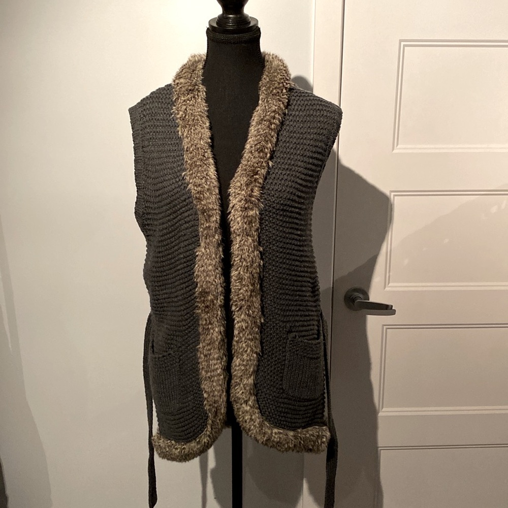 Vero Moda faux fur trim sweater vest size M - Picture 2 of 6